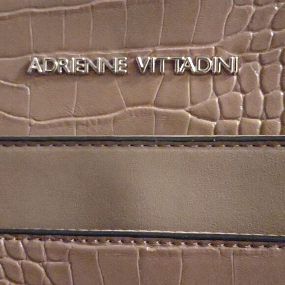 Adrienne Vittadini‎ tan faux alligator embossed handbag 13x9.5 - Picture 2 of 11